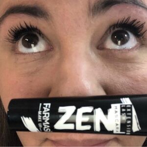 Farmasi Zen Mascara in Classic Black